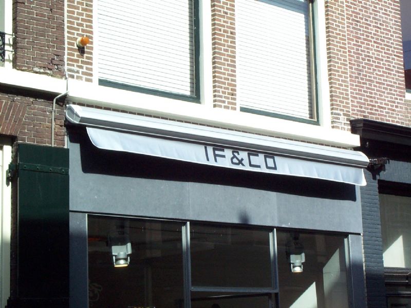 Knikarmscherm Katwijk Oudshoorn & Van Egmond Zonwering